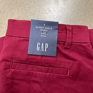 Women’s pink khakis